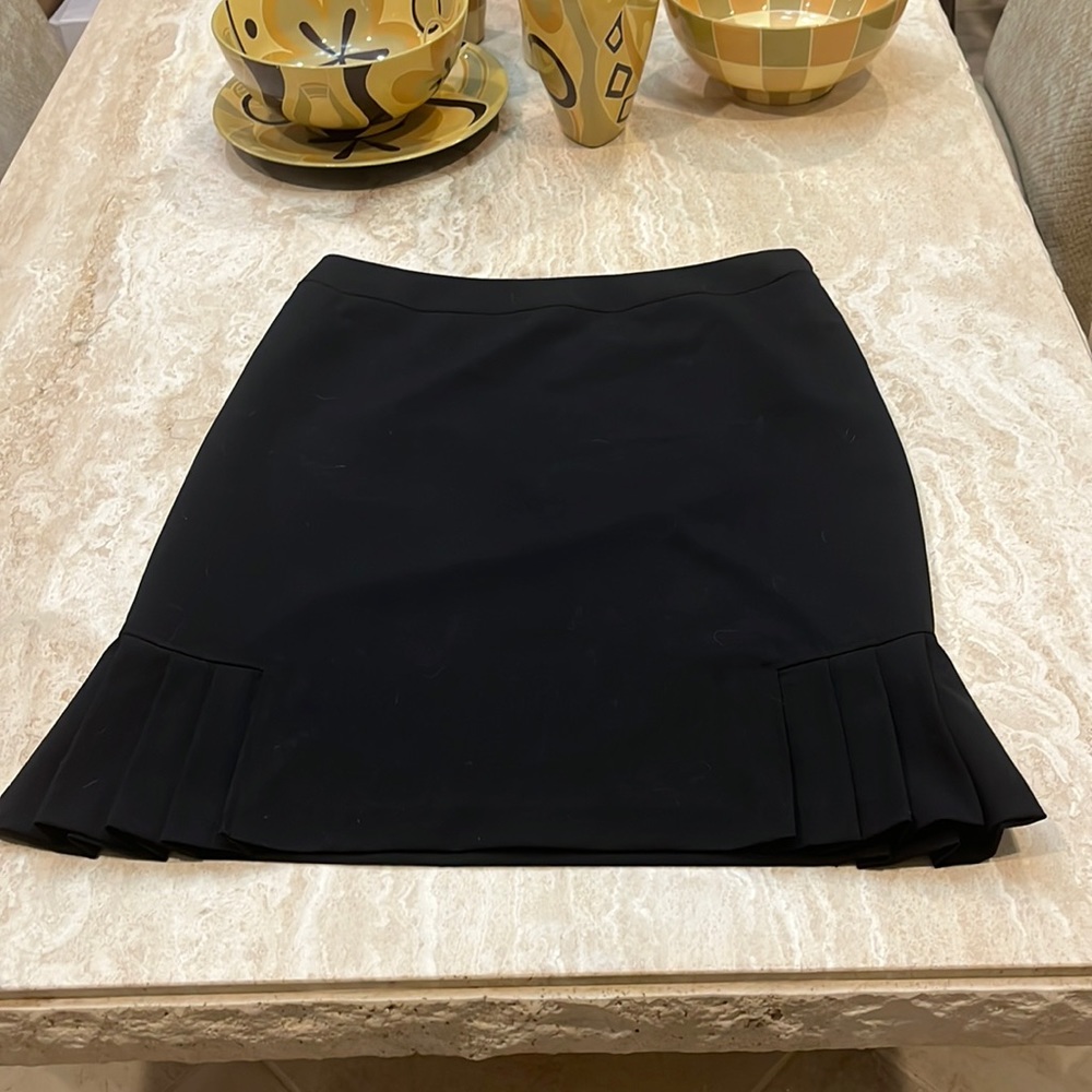Tahari Black Side Pleated Skirt